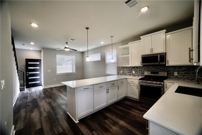 Building Photo - 6811 Porter St