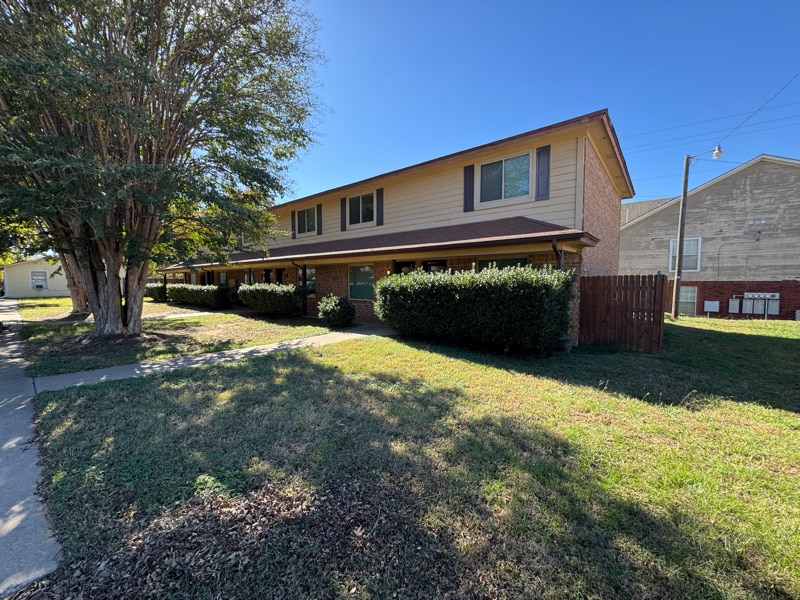 Primary Photo - 212 W Val Verde Cir