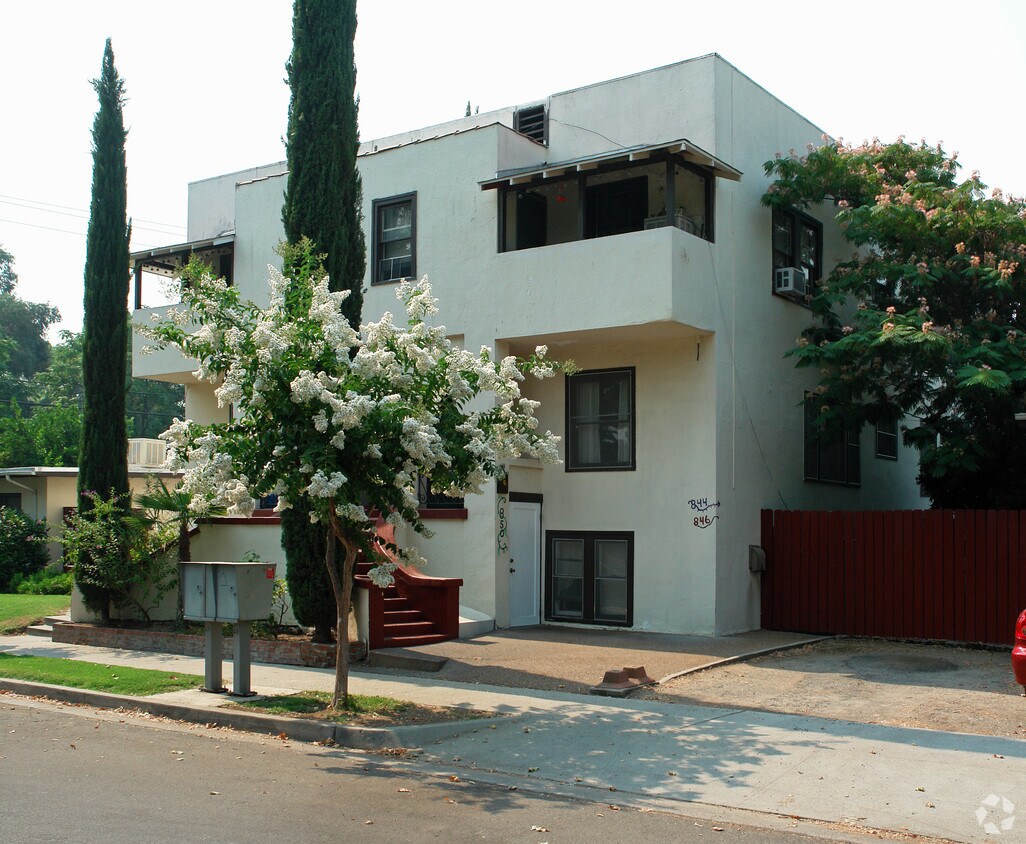 Building Photo - 2537 N Maroa Ave