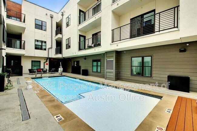 Building Photo - 2213 Poquito St