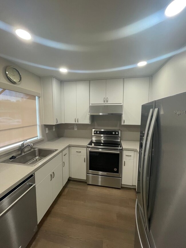 Building Photo - $3190 -- Beautifully Remodeled Townhome in...