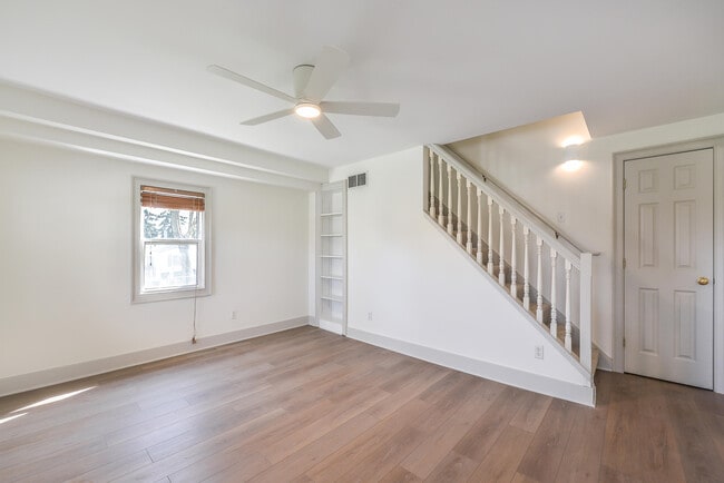 Building Photo - 159 Whitlock St