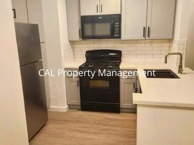 Building Photo - Cozy 1-Bedroom Apartment with Fireplace