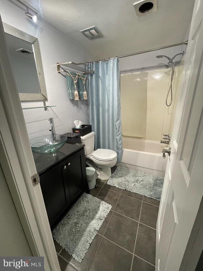 Building Photo - 152 Drummers Ln