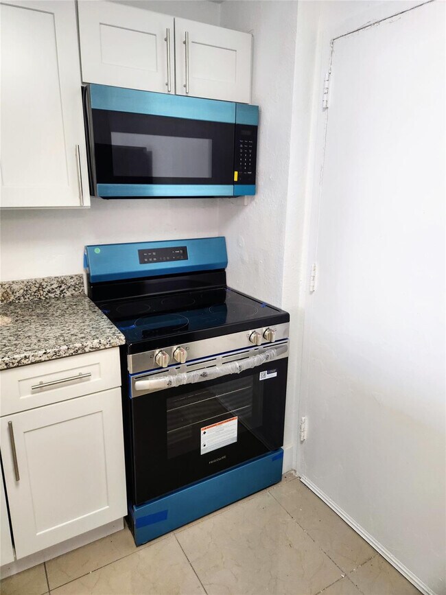 Building Photo - 9001 SW 77th Ave