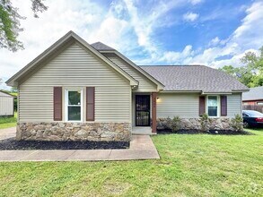 Building Photo - 3804 Walsingham Dr