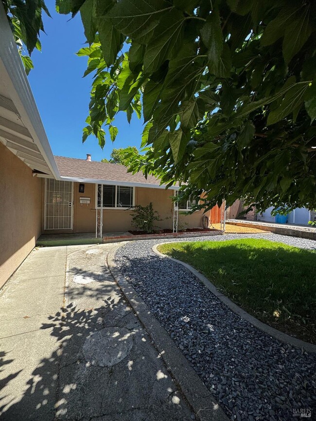 Building Photo - 543 Silver Dr