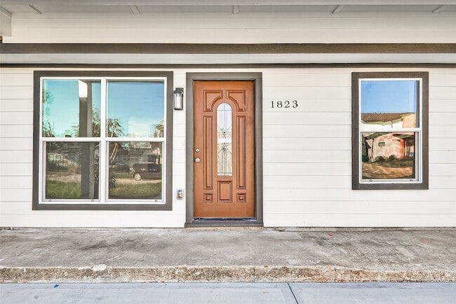 Photo - 1823 Chippendale Rd House