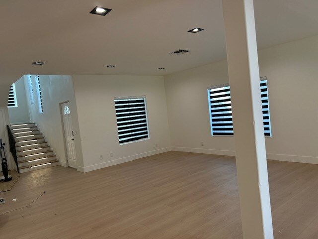 living room - 15137 Gilmore St