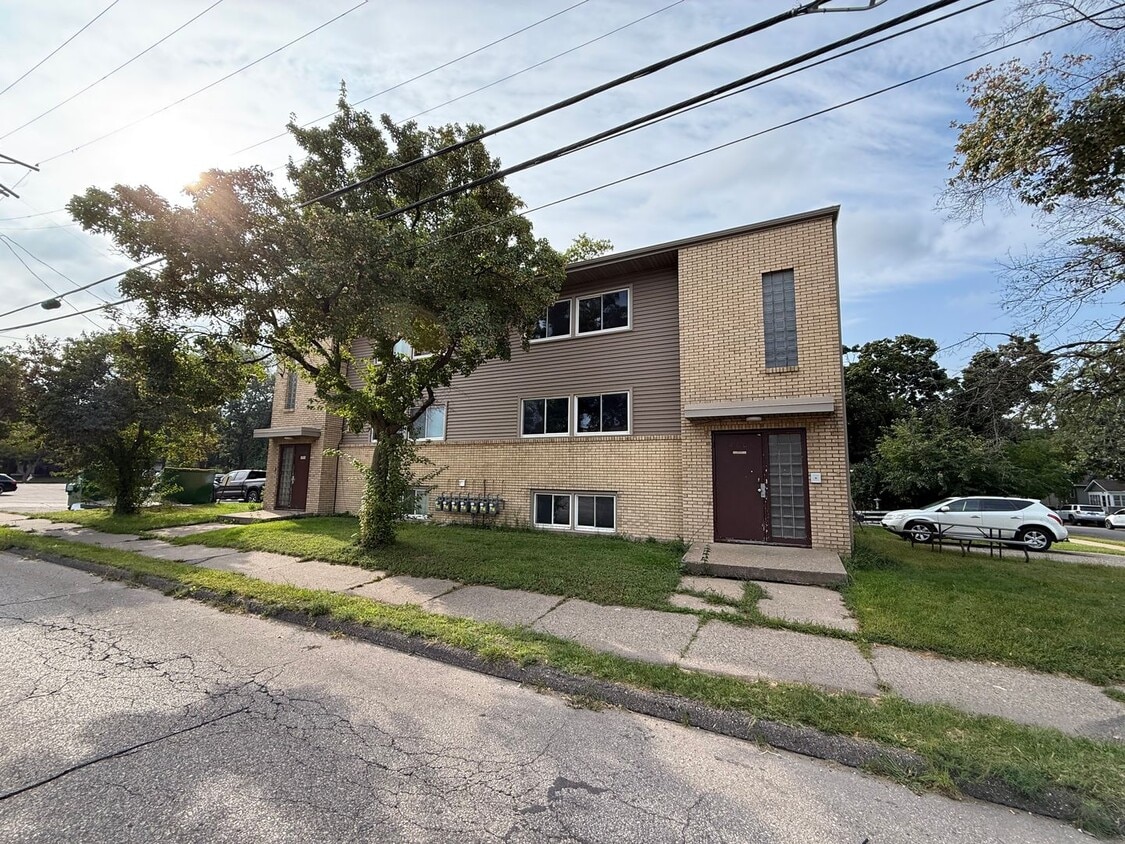 Foto principal - 2606 E Hennepin Ave