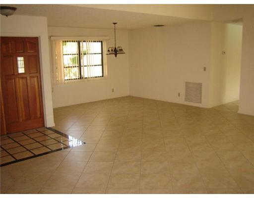 Building Photo - 6050 Amberwoods Dr