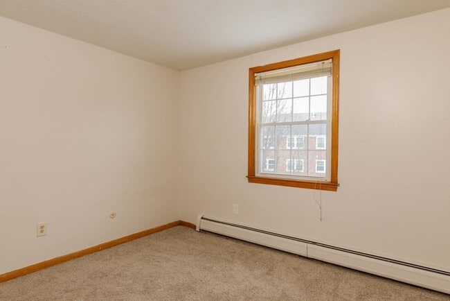 Building Photo - 90 Ridgewood Ln