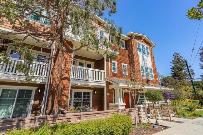 Building Photo - 402 Encinal Ave
