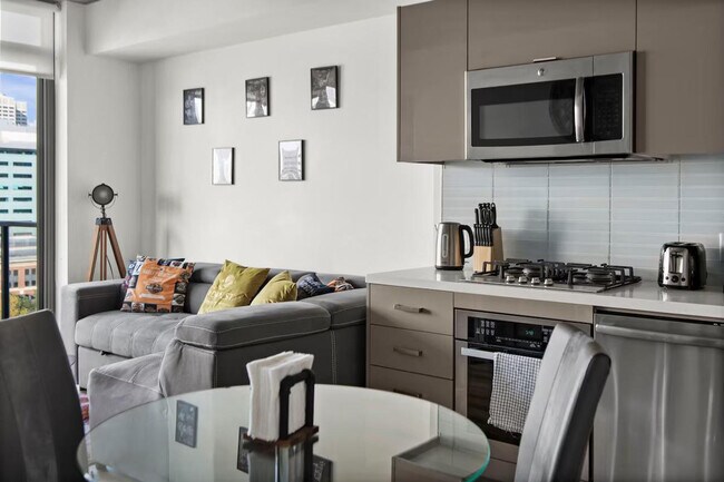 Photo du bâtiment - 1010-1016 6 St SW