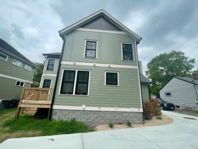 Photo - 2826 Bronte Ave House