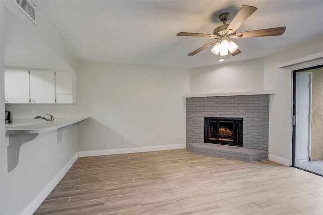 Building Photo - 1826 Foxhall Cir
