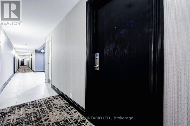 Photo du bâtiment - 1720 Eglinton Ave E