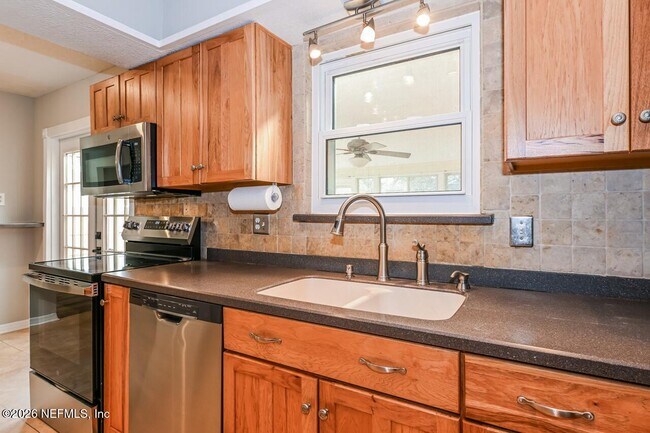 Foto del edificio - 1077 Kings Rd