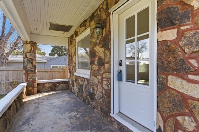 Foto del edificio - 1440 E Locust St