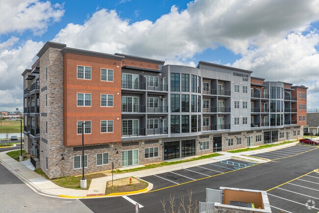 Building Photo - Summerton East
