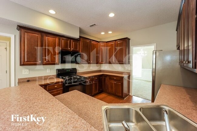 Building Photo - 333 Westhill Dr