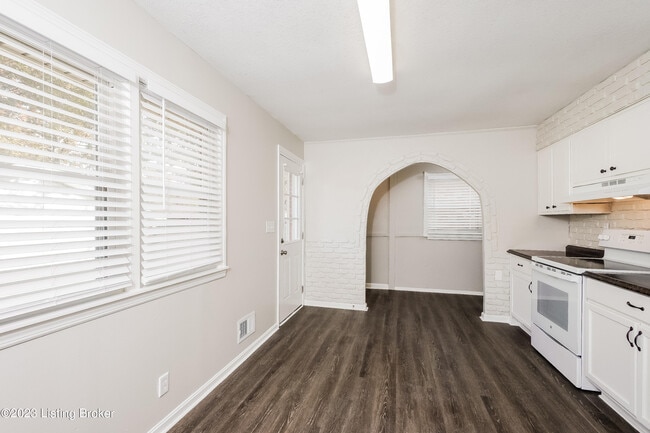 Building Photo - 215 Kim Ct