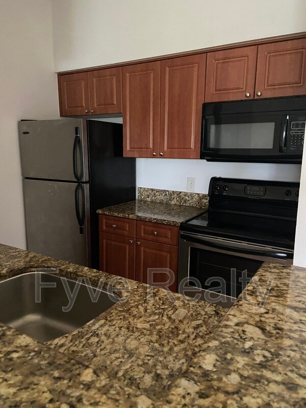 Building Photo - 2906 S University Dr