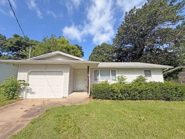 Foto del edificio - Great Location - 3 bedroom home available!
