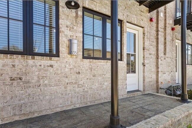 Foto del edificio - 811 Gene Stallings Ave