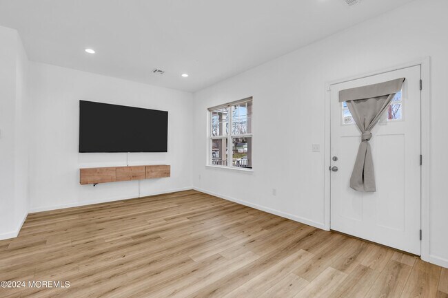 Foto del edificio - 1514 Heck Ave