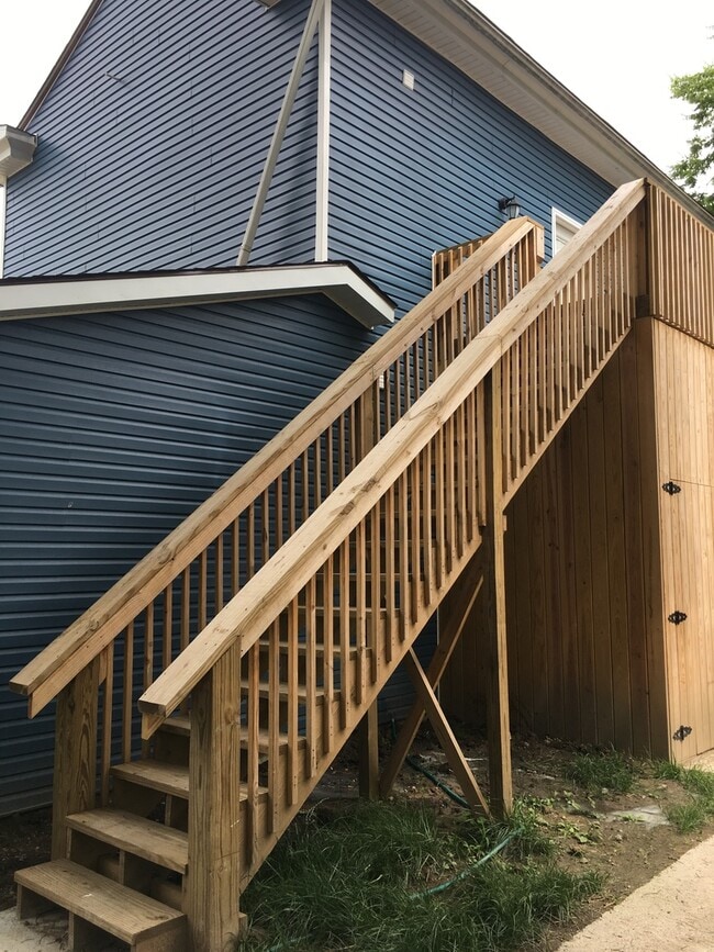 Building Photo - 621 E Chestnut St