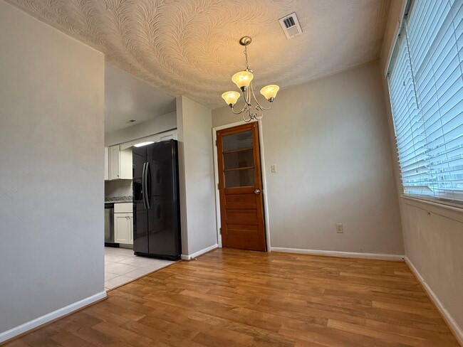 Building Photo - 733 Mayfield Ave