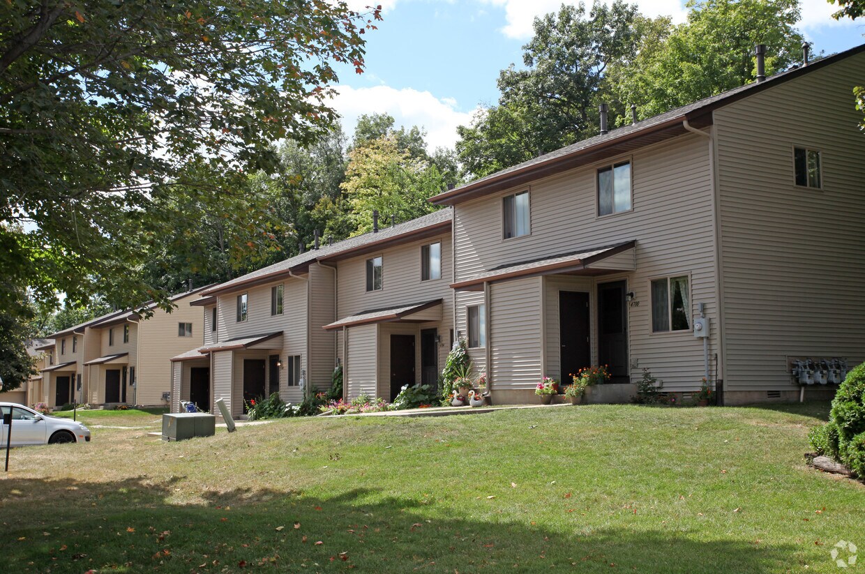 Building Photo - Highwood Homes