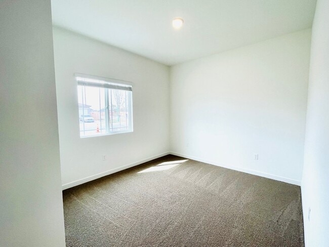 Building Photo - Newer 4 Bedroom Home, 3 car garage