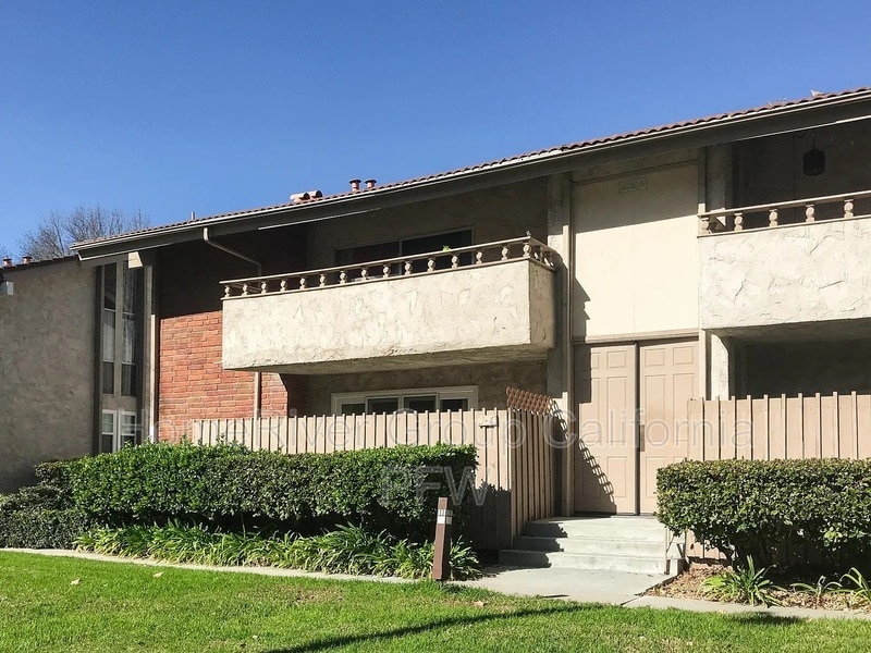 Primary Photo - 31569 Lindero Canyon Rd