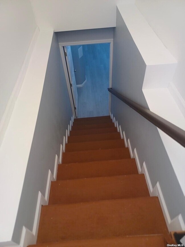 1127 Ferndale Blvd, Central Islip, NY 11722 Room for Rent in Central