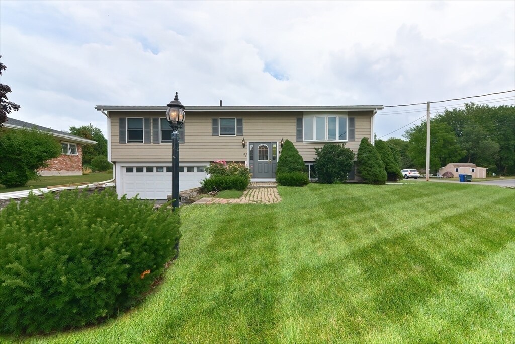 Primary Photo - 34 Riverview Ave