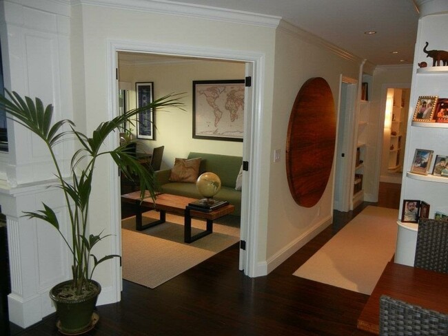 Building Photo - JUST RENTED!  2 br/2 ba Garden Oasis in Pacific Heights with Pool & Parking!/AMSI Maureen Couture