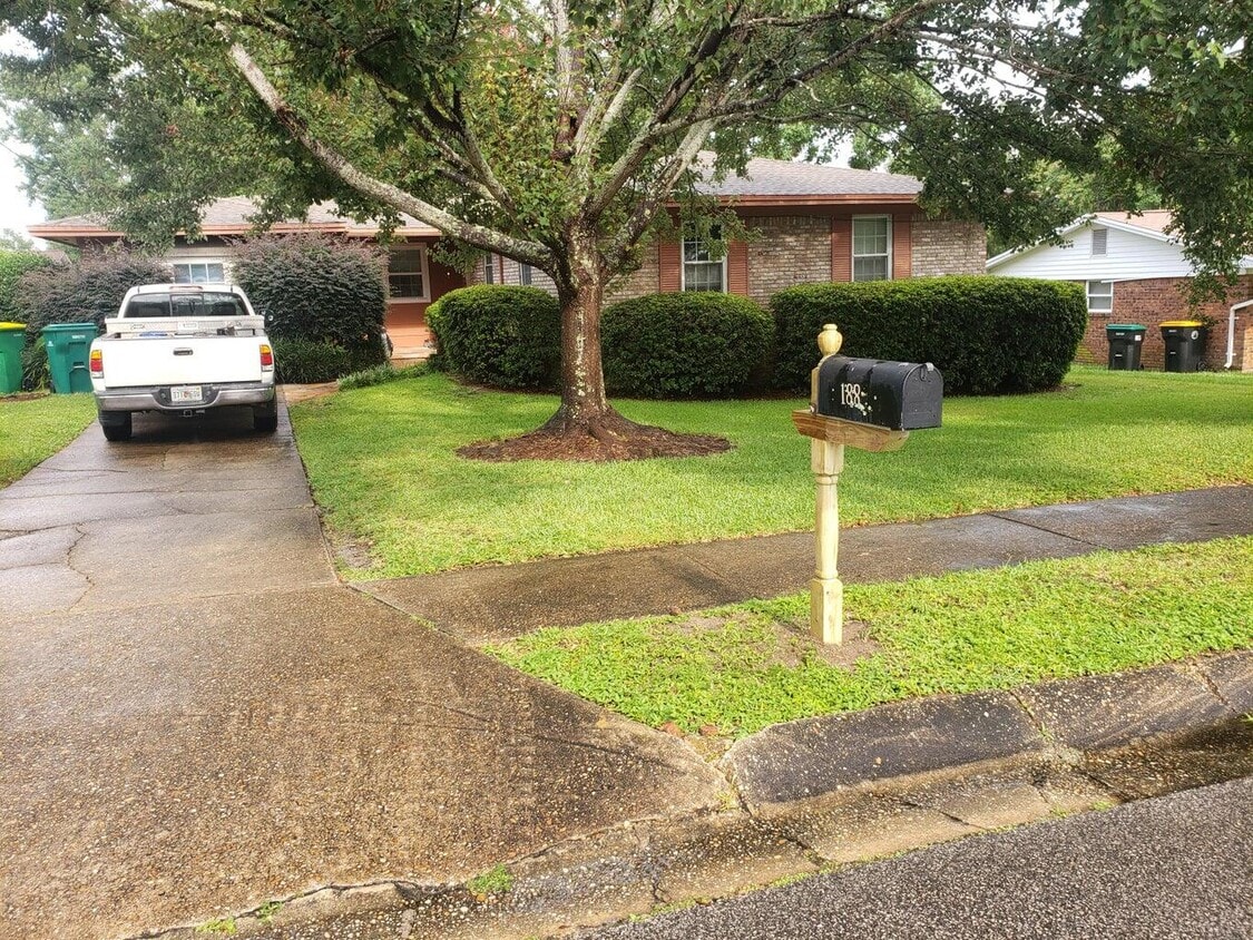 Foto principal - 188 Miramar St