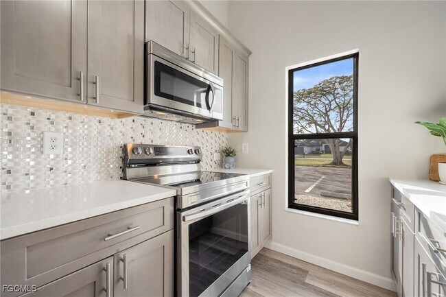 Building Photo - 5113 SW 15th Pl