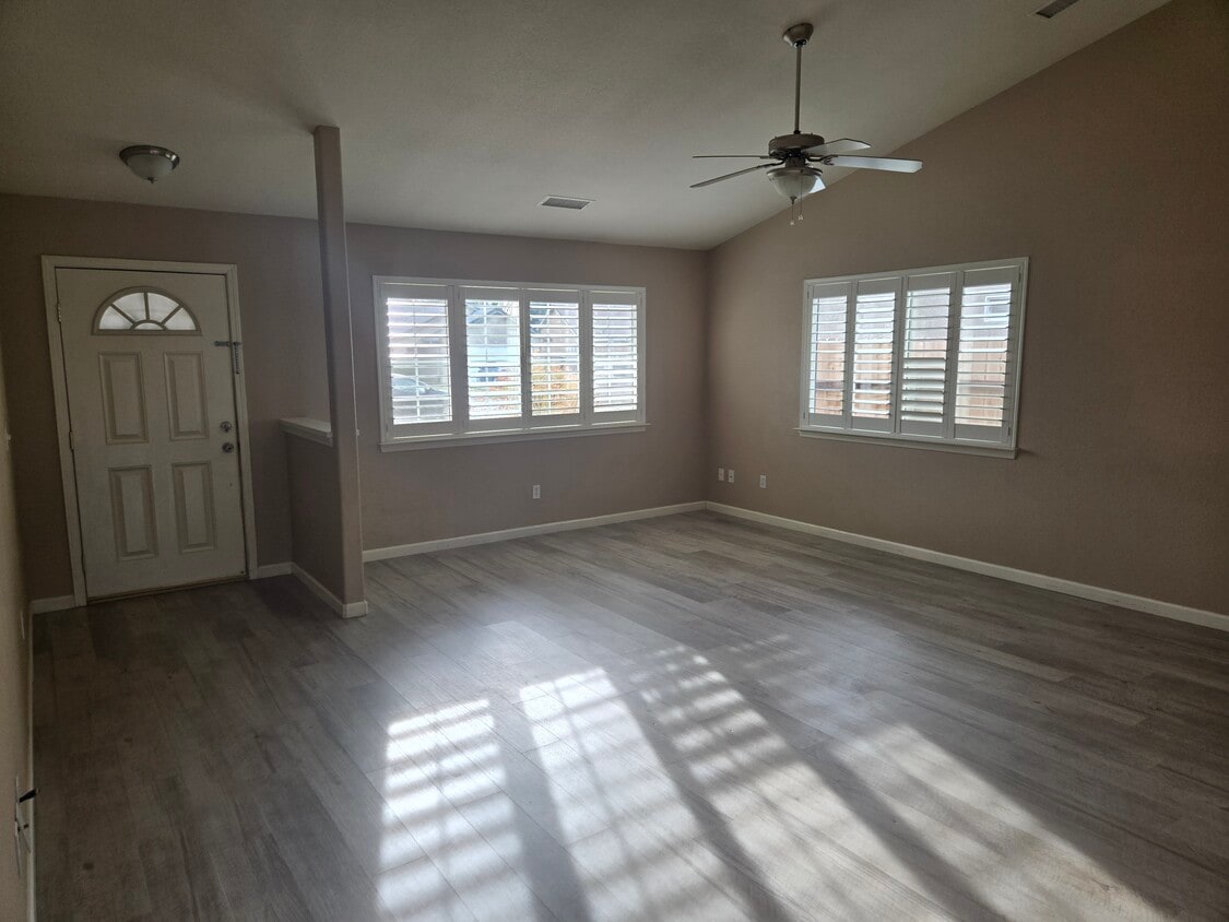 Foto del edificio - 3400 Nathan Dr