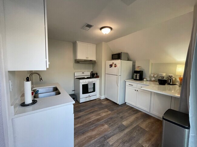 Foto del edificio - 3033 NE Tyler St