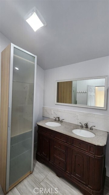 Building Photo - 1208 S Nantes Ave