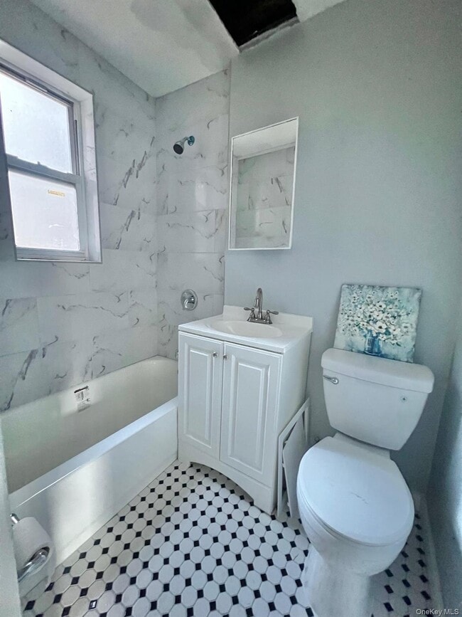 Building Photo - 81-36 Baxter Ave