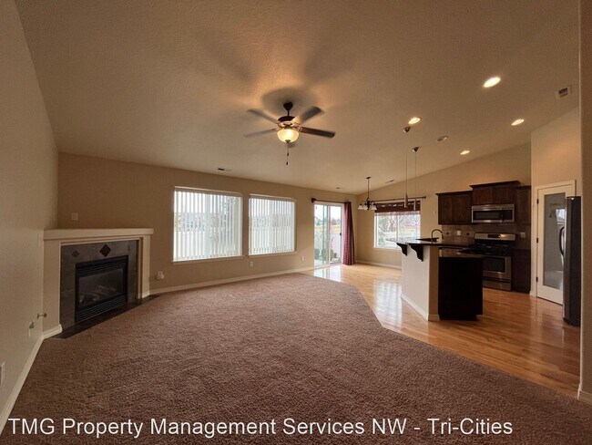 Foto del edificio - 3 br, 2 bath House - 500 Lakerose Loop