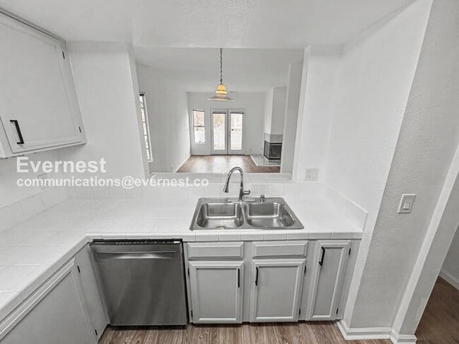 Building Photo - 1424 Market St