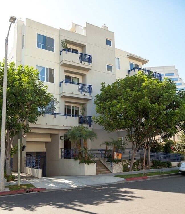 Whole building - 1245 Wellesley Ave
