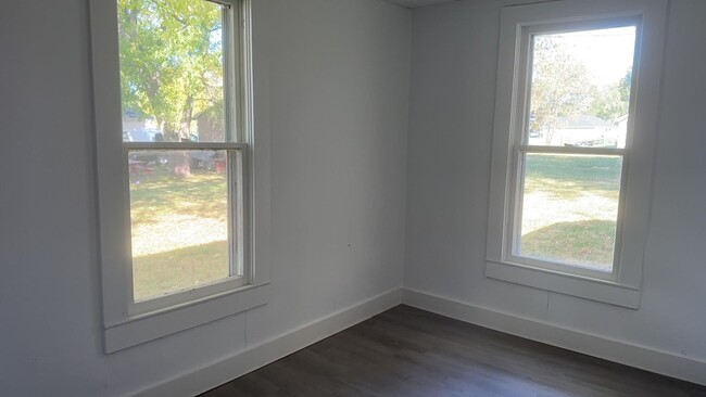 Building Photo - 3 Bedroom For Rent Bowling Green MO