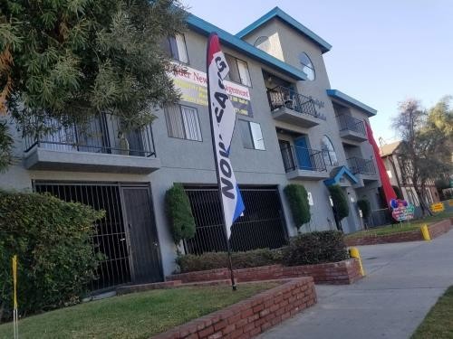 Building Photo - 760 W Redondo Beach Blvd