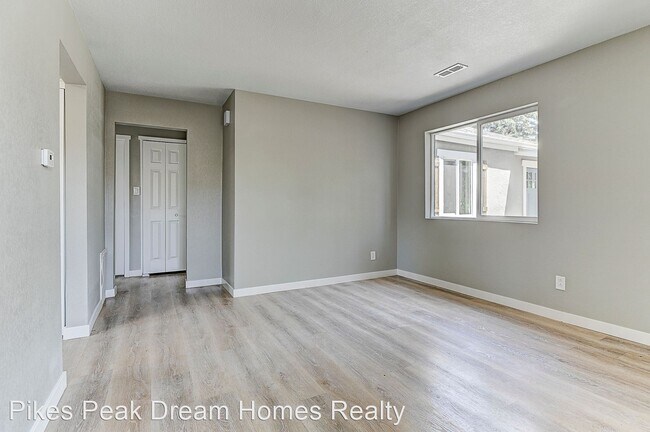 Building Photo - 2 br, 1 bath House - 1106 East Columbia St...
